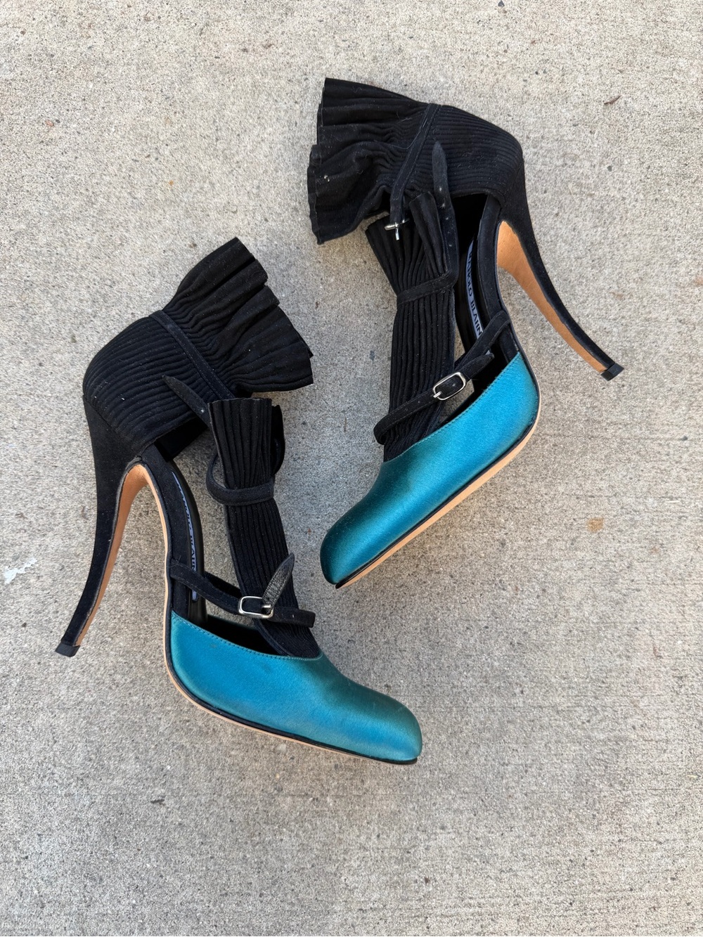 Vintage Rare Manolo Blahnik Black & Teal Silk Dramatic Stiletto Pumps